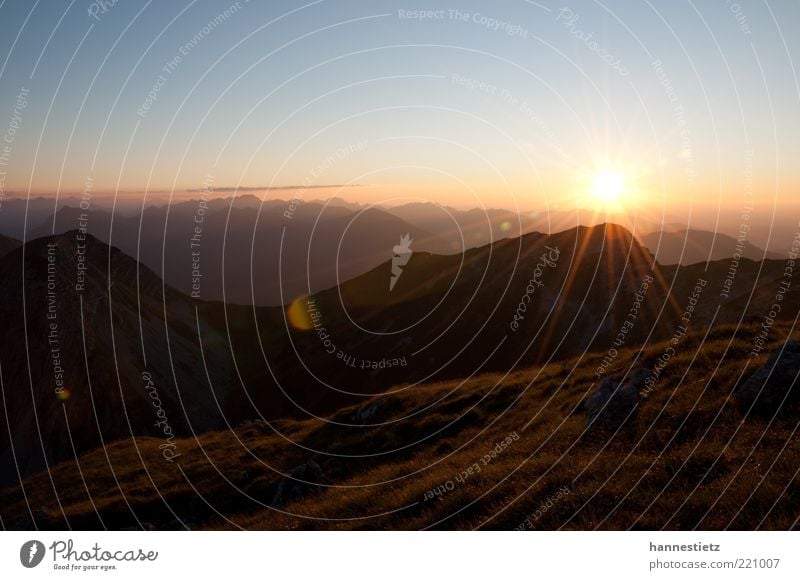 Das letzte Sonnenlicht Ferien & Urlaub & Reisen Freiheit Sommer Berge u. Gebirge Umwelt Natur Landschaft Horizont Schönes Wetter Alpen Gipfel hoch natürlich