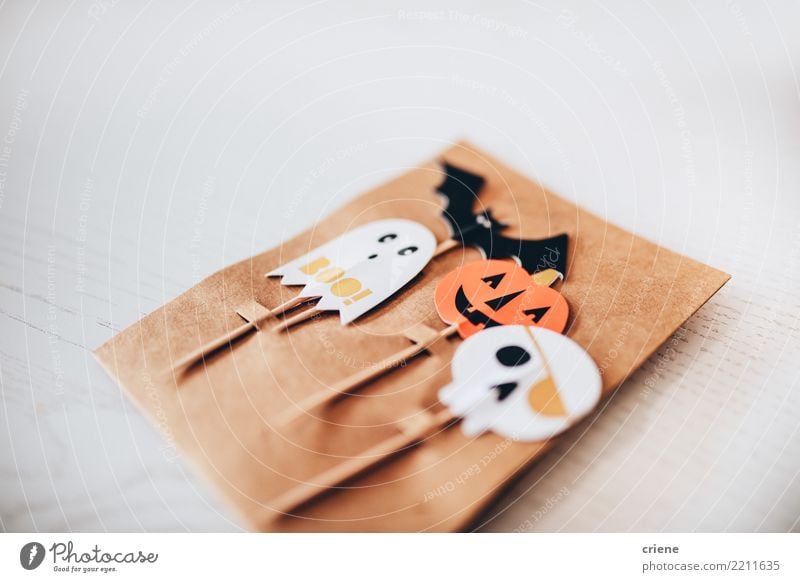 Nahaufnahme von Halloween Food Decoration Dekoration & Verzierung Herbst Accessoire gruselig weiß Kreativität minimalistisch Kürbis spukhaft selbstgemacht