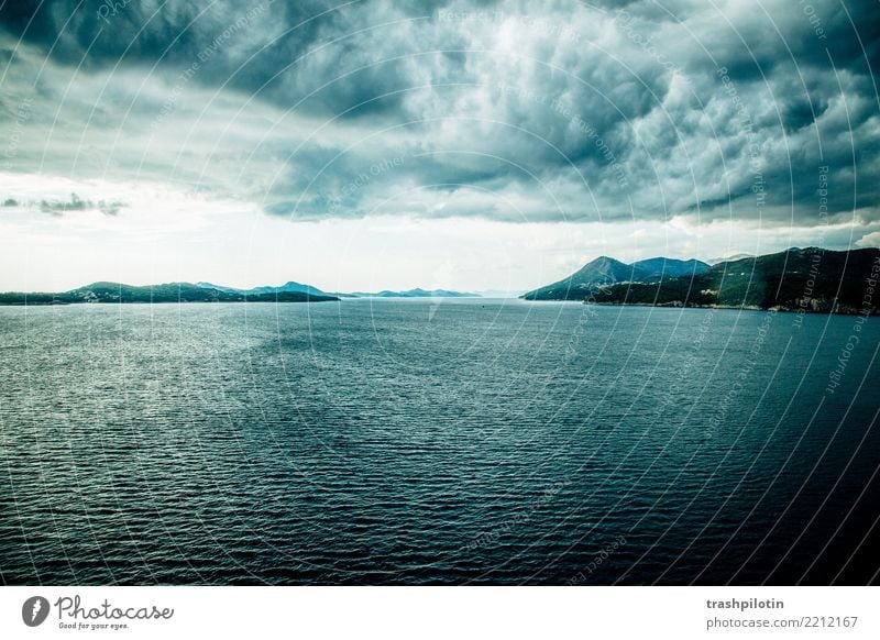 Gewitter über der Adria Ferien & Urlaub & Reisen Ausflug Abenteuer Ferne Freiheit Kreuzfahrt Landschaft Wasser Himmel Wolken Gewitterwolken Wetter Unwetter