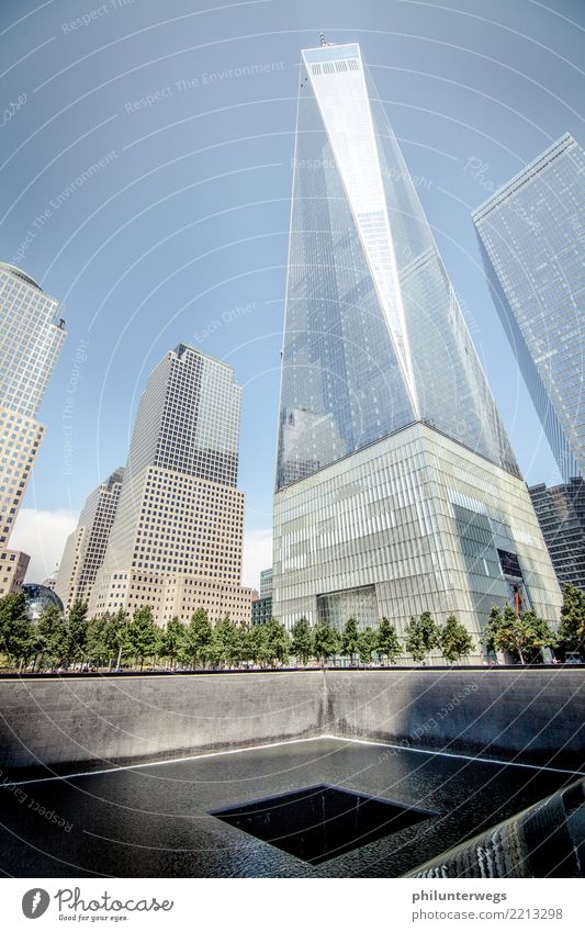 Das Loch von New York New York City Manhattan USA Amerika Stadt Hauptstadt Stadtzentrum Skyline Menschenleer Haus Hochhaus Bankgebäude Park Platz Bauwerk