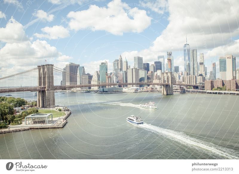 |100| Standardpanorama - Brooklyn Bridge mit Manhattan Skyline Sonne Schönes Wetter Park Küste Flussufer New York City USA Amerika Stadt Hafenstadt Stadtzentrum