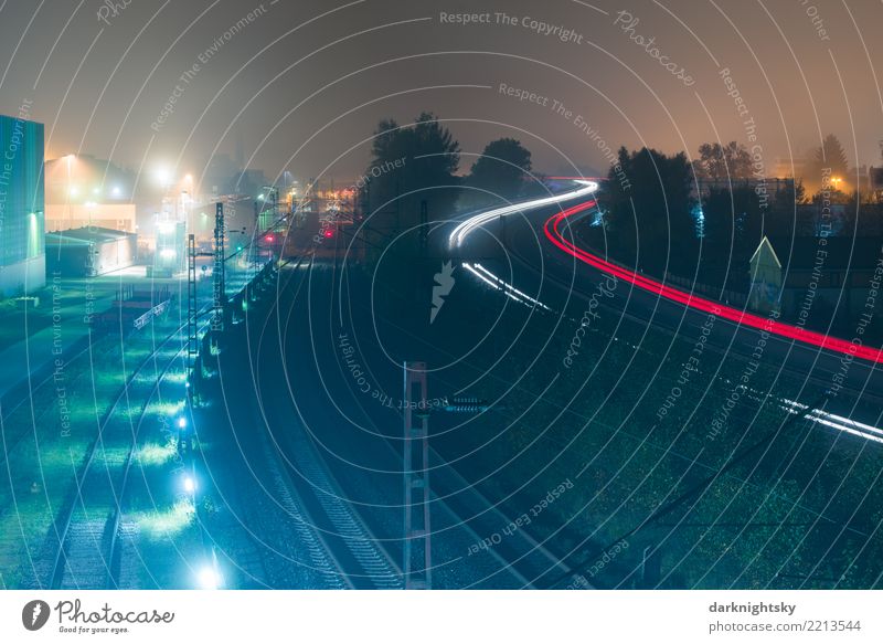 Urbane Szene bei Nacht und Nebel Ferne Technik & Technologie Industrie Umwelt Landschaft Luft Nachthimmel Klima Wetter Grünpflanze Stadt Siegen Siegerland