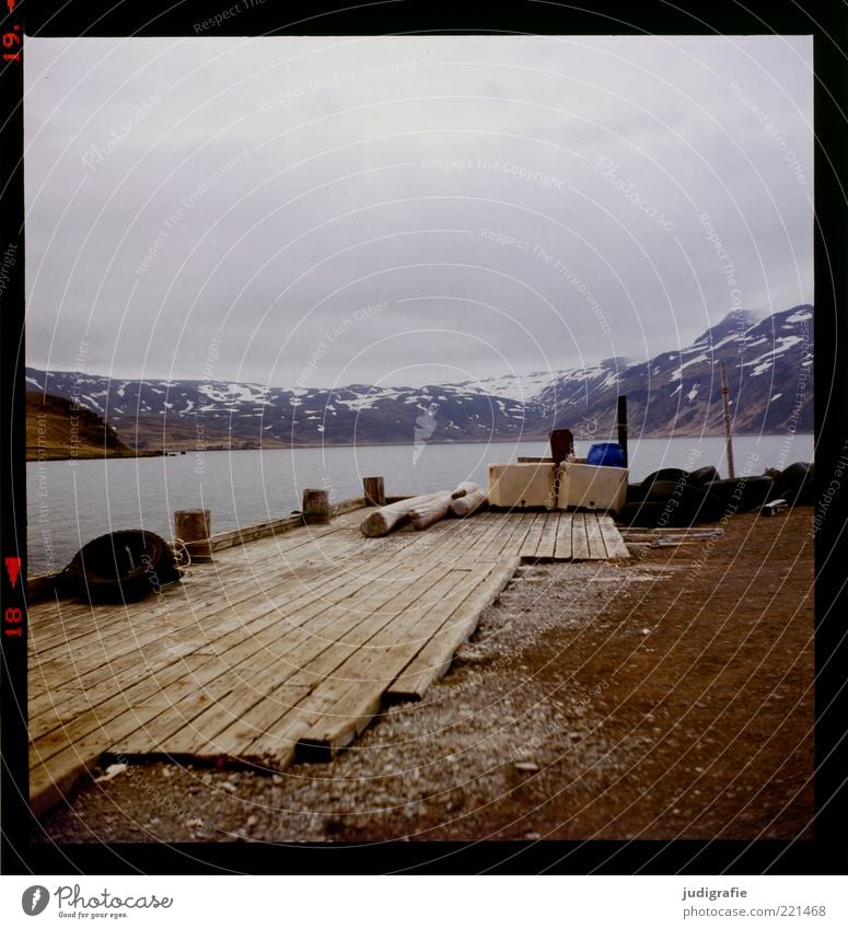 Island Umwelt Natur Landschaft Erde Wasser Himmel Wolken Klima Berge u. Gebirge Schneebedeckte Gipfel Küste Fjord Djúpavík Hafen außergewöhnlich kalt natürlich