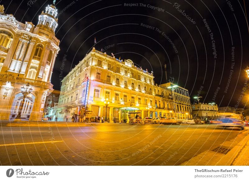 Hotel Inglatera Stadt Hauptstadt gelb gold grau schwarz weiß Licht Havanna Kuba Oldtimer Straße Langzeitbelichtung Nacht dunkel Haus Historische Bauten