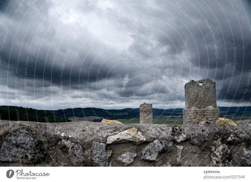 Rückblick Ausflug Ferne Freiheit Sightseeing Umwelt Natur Landschaft Gewitterwolken schlechtes Wetter Ruine Turm Mauer Wand Einsamkeit Endzeitstimmung ruhig