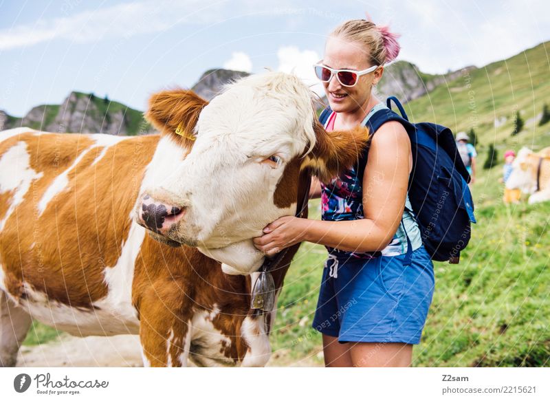 meine neue Freundin wandern Junge Frau Jugendliche 18-30 Jahre Erwachsene Natur Landschaft Sommer Schönes Wetter Alpen Berge u. Gebirge Gipfel Sonnenbrille