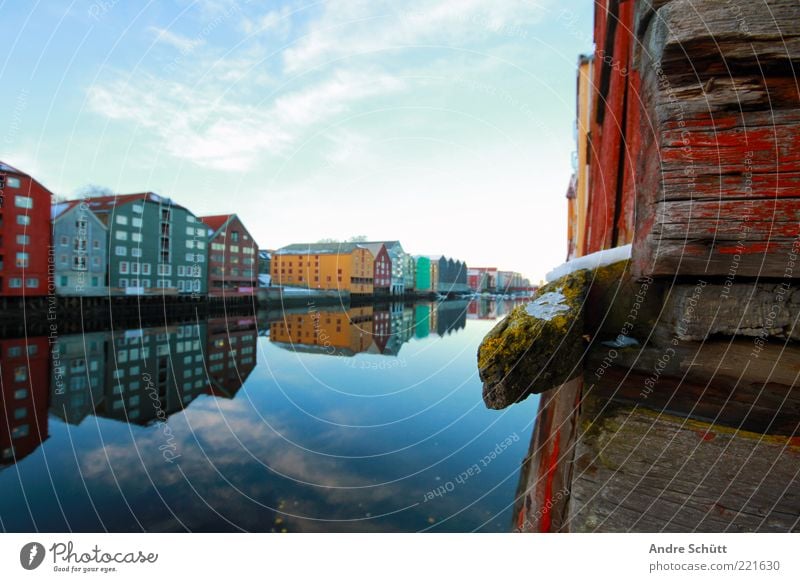 Sør-Trøndelag (3) Trondheim Norwegen Europa Kleinstadt Altstadt Haus Fassade Sehenswürdigkeit Holz alt Wasser Fluss Himmel Reflexion & Spiegelung kalt Eis