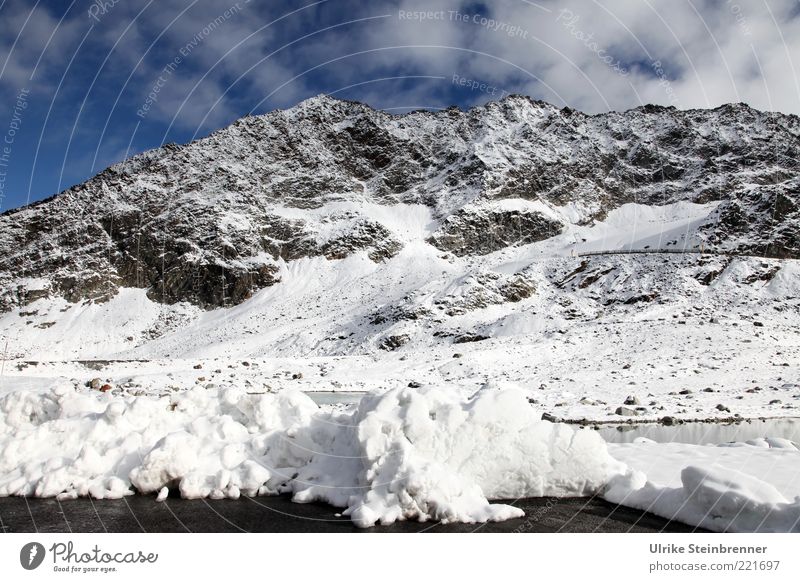 Schneewälle auf dem Parkplatz am Rettenbachgletscher Natur Landschaft Wasser Himmel Sonnenlicht Schönes Wetter Felsen Alpen Berge u. Gebirge Ötztaler Alpen