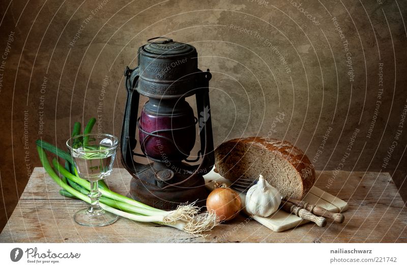 Stilleben Lebensmittel Gemüse Brot Kräuter & Gewürze Knoblauch Zwiebel Frühlingszwiebel Ernährung Vegetarische Ernährung Diät Getränk Geschirr Glas Besteck