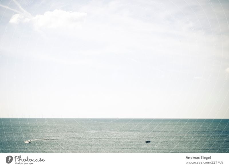 Aussicht Bootsfahrt Wasserfahrzeug Umwelt Himmel Sommer Schönes Wetter Küste Nordsee Meer Sportboot Motorboot fahren frei Unendlichkeit blau Erholung Freiheit