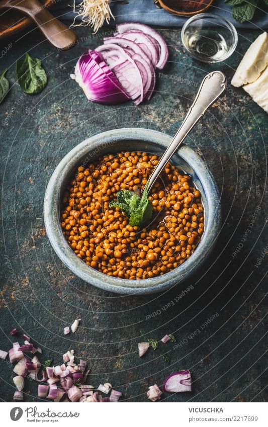 Schüssel mit gekochten Linsen und Löffel Lebensmittel Getreide Kräuter & Gewürze Öl Ernährung Mittagessen Abendessen Bioprodukte Vegetarische Ernährung Diät