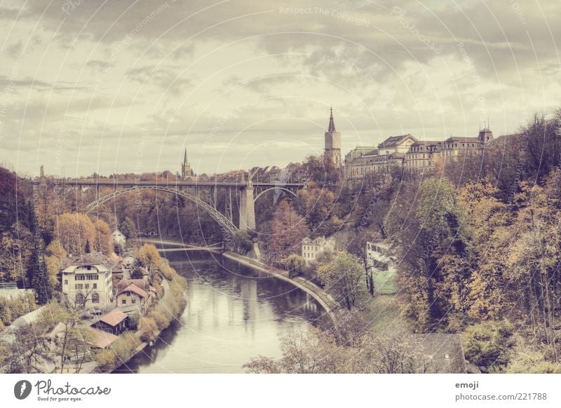 swissness Himmel Park Dorf Kleinstadt Stadt Hauptstadt Stadtzentrum Stadtrand Altstadt Skyline Kirche Brücke Turm Bauwerk Gebäude alt historisch Bern Schweiz