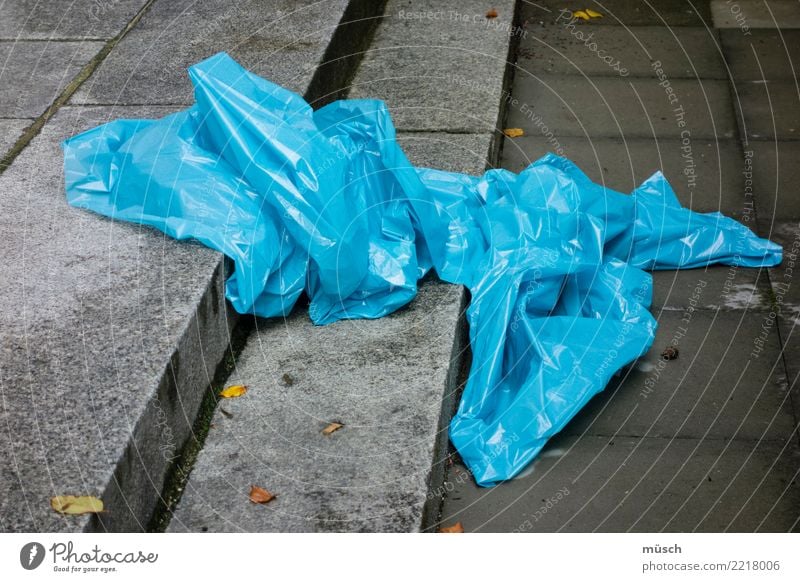 blue bag Reichtum Dekoration & Verzierung Industrie Handel Energiewirtschaft Fortschritt Zukunft Stadtzentrum Treppe Kunststoffverpackung Sack kaufen