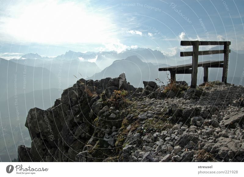 himmlischer Ausblick Ferien & Urlaub & Reisen Sommer Berge u. Gebirge wandern Natur Landschaft Himmel Sonnenlicht Schönes Wetter Felsen Alpen Gipfel Bank hell