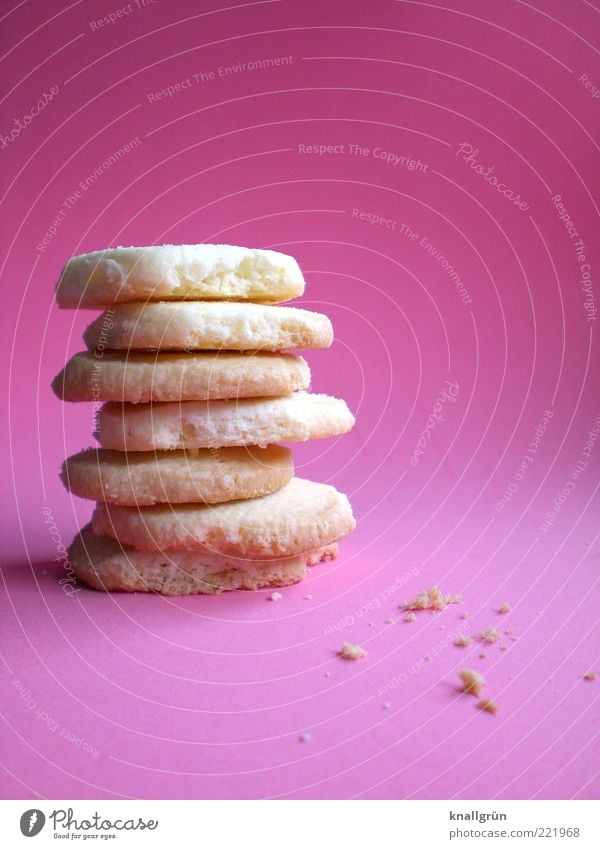 Weihnachtsbäckerei Lebensmittel Teigwaren Backwaren Keks Plätzchen liegen Duft lecker rund süß rosa Gefühle Vorfreude genießen Tradition Kalorie Krümel