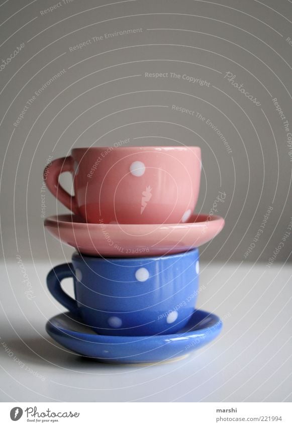 Service zum Date Getränk Heißgetränk blau rosa Tasse Stapel schön Verabredung Geschirr klein Porzellan Dinge Farbfoto Innenaufnahme 2 gepunktet hell-blau