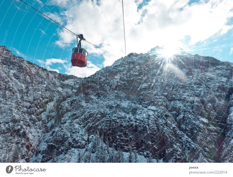 Oldtimer Himmel Wolken Sonne Sonnenlicht Winter Schönes Wetter Schnee Alpen Berge u. Gebirge Gipfel Seilbahn alt ästhetisch gigantisch groß historisch hoch kalt