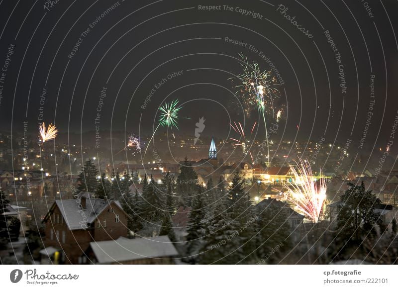 Das hundertste !!! Reichtum Nachtleben Silvester u. Neujahr Winter Schönes Wetter Eis Frost Schnee Baum Kleinstadt Stadt Stadtzentrum Haus Kirche Fröhlichkeit