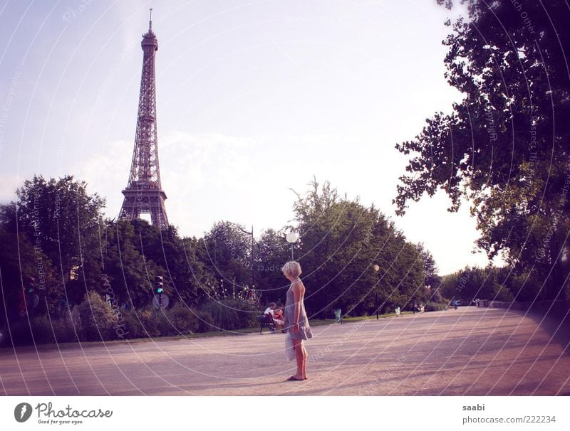 Rendezvous avec Gustave Eiffel Städtereise Sommerurlaub Tour d'Eiffel genießen Blick träumen Sehnsucht Fernweh Leichtigkeit Farbfoto Außenaufnahme Tag Schatten