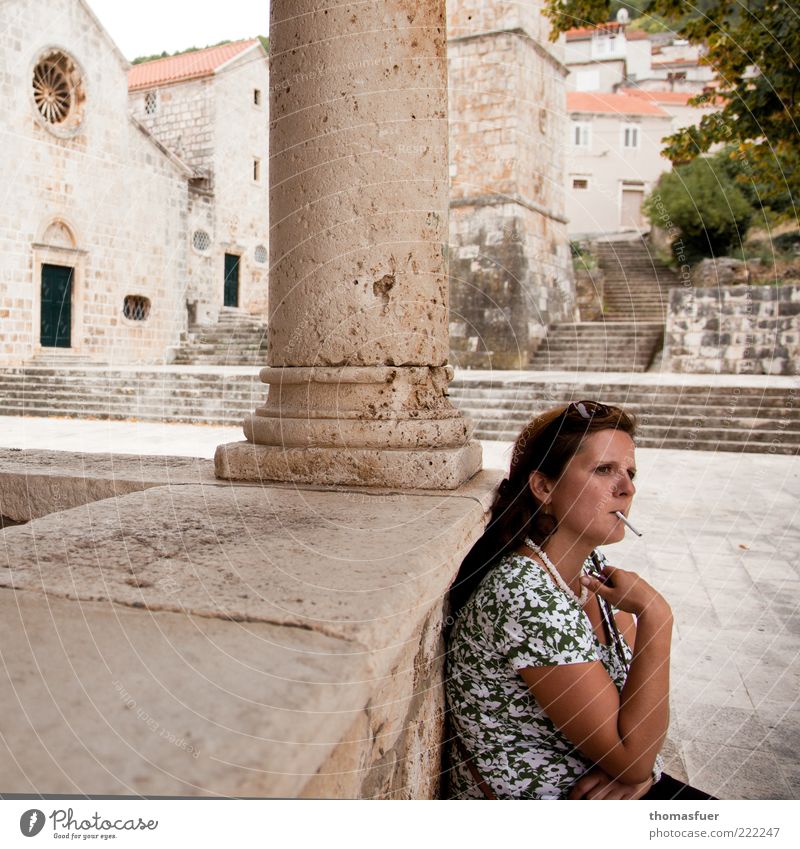 Siesta Ferien & Urlaub & Reisen Tourismus Ausflug Sightseeing Städtereise Sommer Mensch feminin Junge Frau Jugendliche Erwachsene 1 30-45 Jahre Stadt