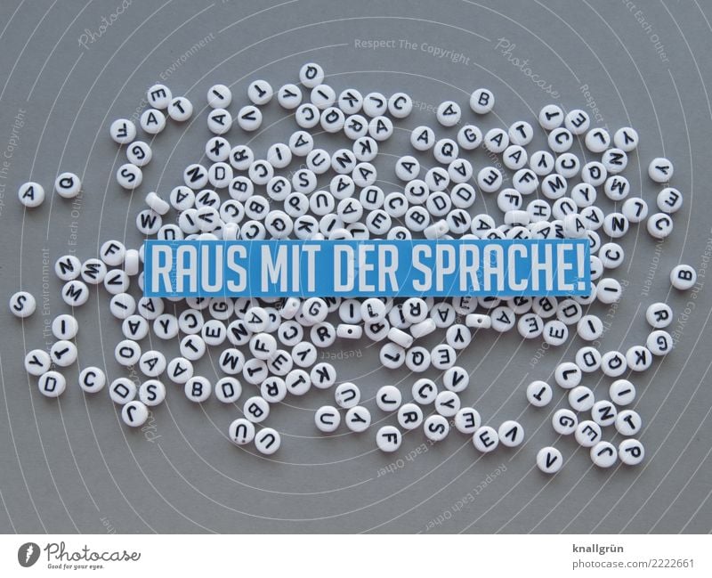 RAUS MIT DER SPRACHE! Buchstaben Schriftzeichen Schilder & Markierungen Kommunizieren sprechen blau grau weiß Gefühle Wahrheit Neugier Interesse Überraschung