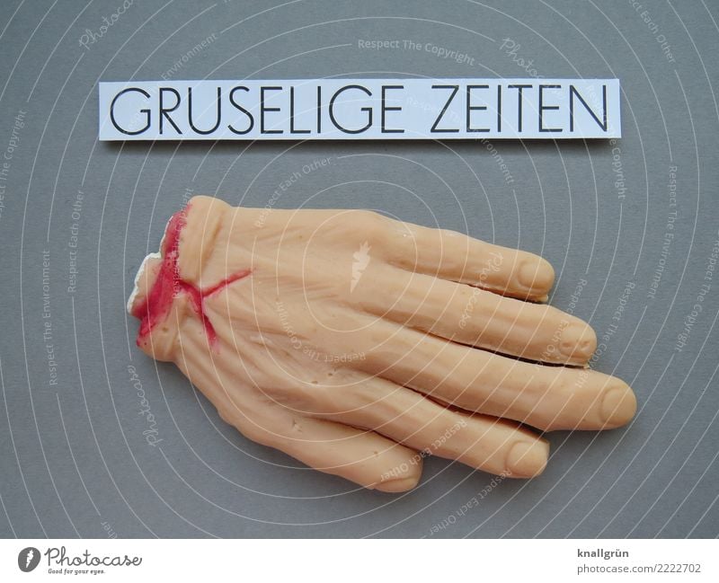 GRUSELIGE ZEITEN Hand Schriftzeichen Schilder & Markierungen Kommunizieren Ekel hässlich grau rot Gefühle Stimmung Angst Entsetzen erleben skurril gruselig