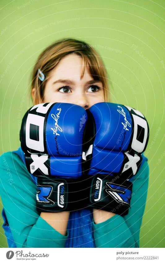 Girl Power! Lifestyle sportlich Fitness Sport Sport-Training Kampfsport Boxsport feminin Mädchen Jugendliche Kopf 1 Mensch 8-13 Jahre Kind Kindheit 13-18 Jahre