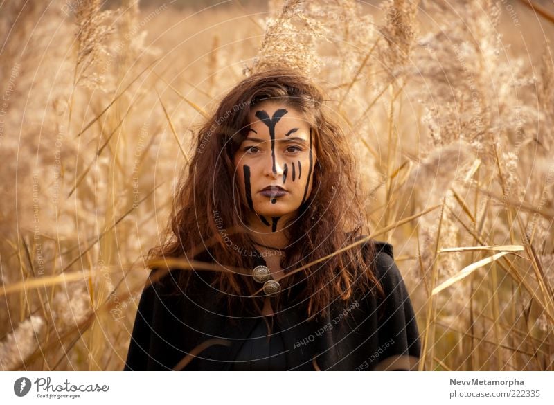 Catcher in the Reed Mensch feminin Junge Frau Jugendliche Kopf Haare & Frisuren Gesicht Auge 1 18-30 Jahre Erwachsene Kunst Pflanze Gras Sträucher Garten Mantel