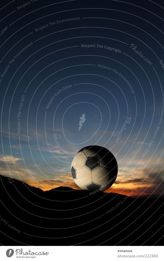 schwarzwald fussball. Fußball Ball Umwelt Natur Landschaft Himmel Horizont Klima Wetter Hügel Berge u. Gebirge Gipfel Originalität rund blau Schwarzwald