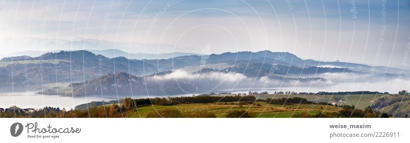 Nebeliges Morgenpanorama des schönen Herbstes. Tatra-Gebirge Ferien & Urlaub & Reisen Tourismus Ausflug Abenteuer Ferne Freiheit Sommer Schnee Berge u. Gebirge