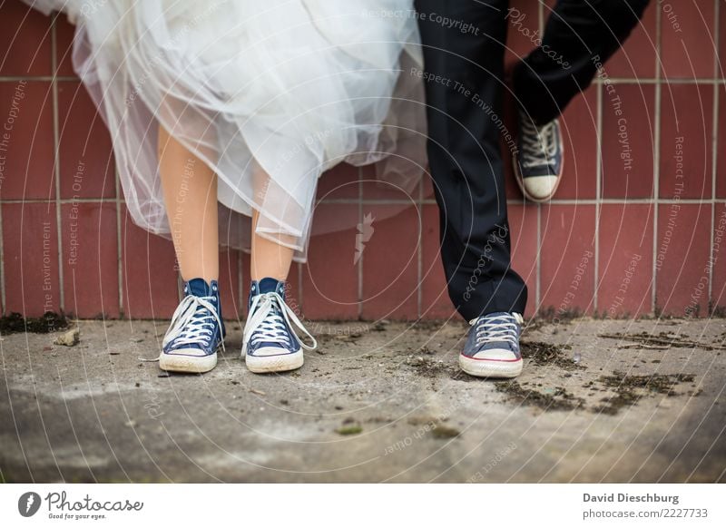 Wedding with Chucks Hochzeit maskulin feminin Paar 2 Mensch Vorfreude Vertrauen Sicherheit Geborgenheit Einigkeit Sympathie Zusammensein Liebe Verliebtheit