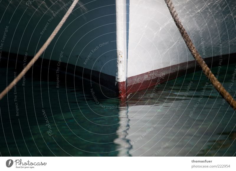 Balance - akt Meer Wasser Sommer Schönes Wetter Bootsfahrt Fischerboot Beiboot Ruderboot Seil Zufriedenheit Romantik ruhig Perspektive Farbfoto Außenaufnahme