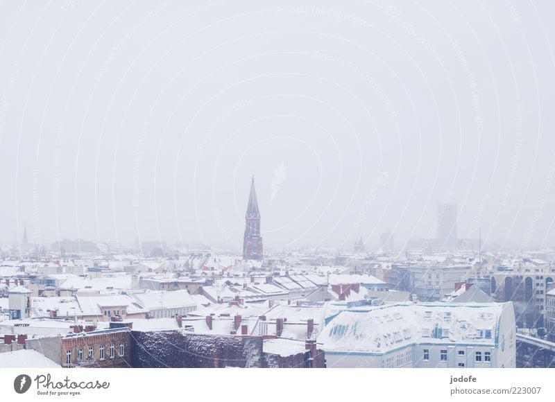 Skyline II Kleinstadt Stadt Haus Kirche weiß Schnee Winter Dach Vogelperspektive Nebel Idylle ruhig kalt Farbfoto Gedeckte Farben Außenaufnahme Menschenleer Tag