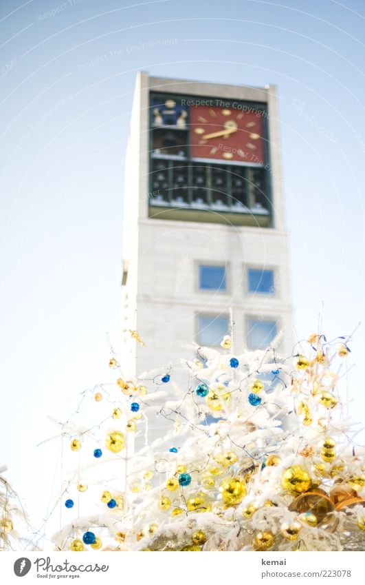 Weihnachtlicher Uhrenturm Feste & Feiern Wolkenloser Himmel Stuttgart Haus Turm Bauwerk Gebäude Architektur Rathaus Rathausturm Fassade Weihnachtsdekoration