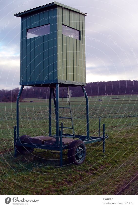 (Mobiler) Hochsitz Natur Jäger Mobilität Tier Landschaft Jagd Himmel Wald Reh Anhänger Wiese Gewehr Schuss Fleisch Ernährung Forstwald