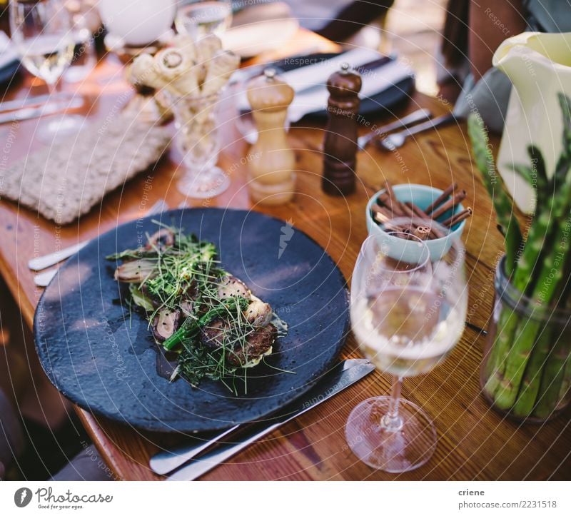 Nahaufnahme der Platte mit köstlichem Lebensmittel an der Sommerpartei Fleisch Essen Mittagessen Abendessen Alkohol Restaurant Feste & Feiern Hochzeit frisch