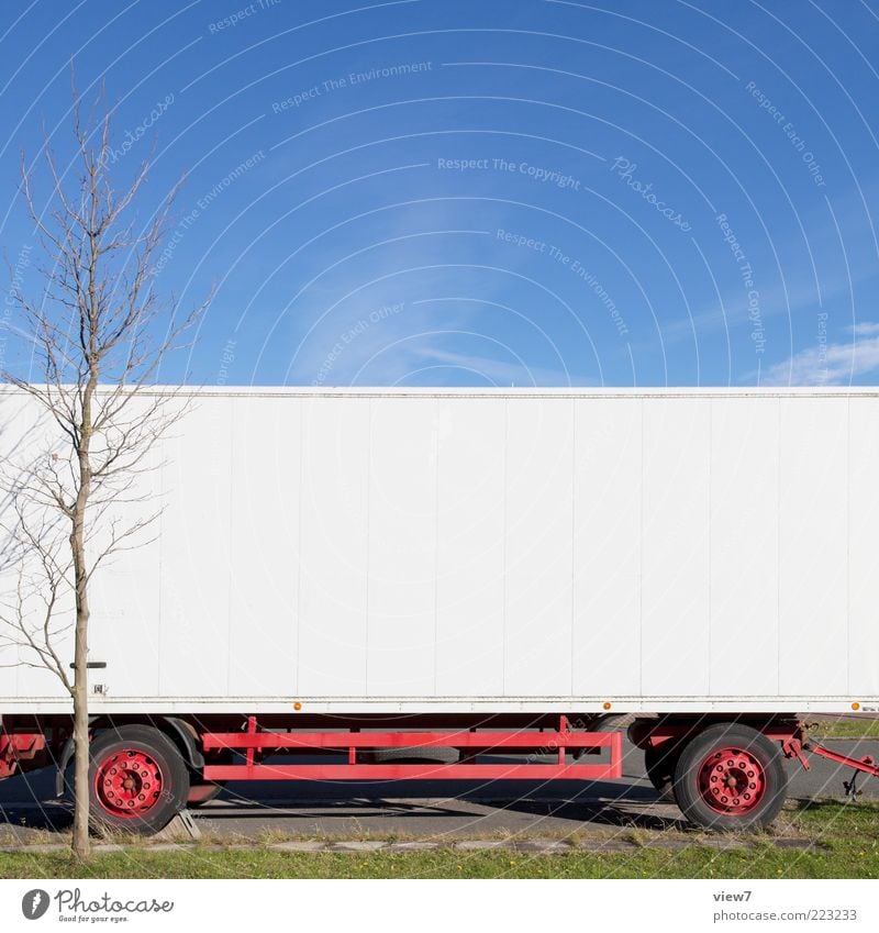 Hänger Umwelt Himmel Wolkenloser Himmel Schönes Wetter Baum Verkehr Fahrzeug Lastwagen Anhänger Metall Linie Streifen alt einfach weiß rein stagnierend