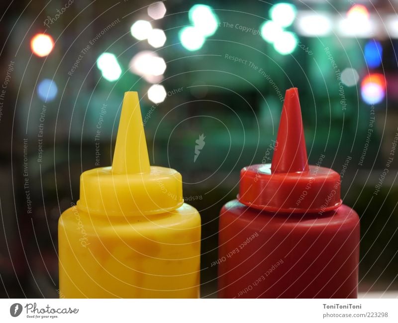 Senf und Ketchup in Tokyo Lebensmittel Fastfood Flasche Tube Verschlussdeckel wählen genießen ästhetisch authentisch Coolness einfach Flüssigkeit retro Spitze