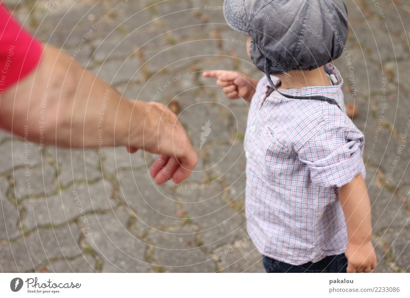 Oma und Enkel Mensch Kleinkind Großeltern Senior Großmutter Kindheit Arme 2 Menschlichkeit Fortschritt Generation Großvater Kindererziehung Kindergarten