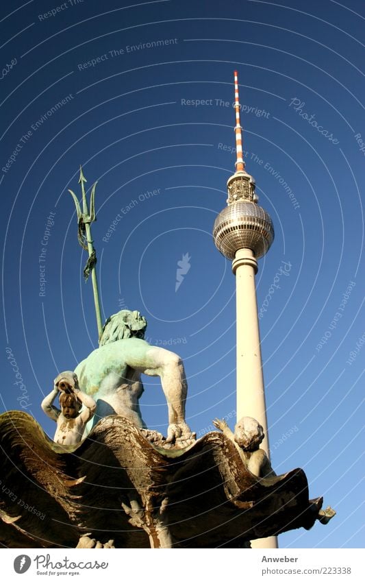 Neptuns Dreizack vs Berliner Einzack Himmel Schönes Wetter Alexanderplatz Berlin-Mitte Deutschland Europa Hauptstadt Stadtzentrum Platz Turm Bauwerk Gebäude