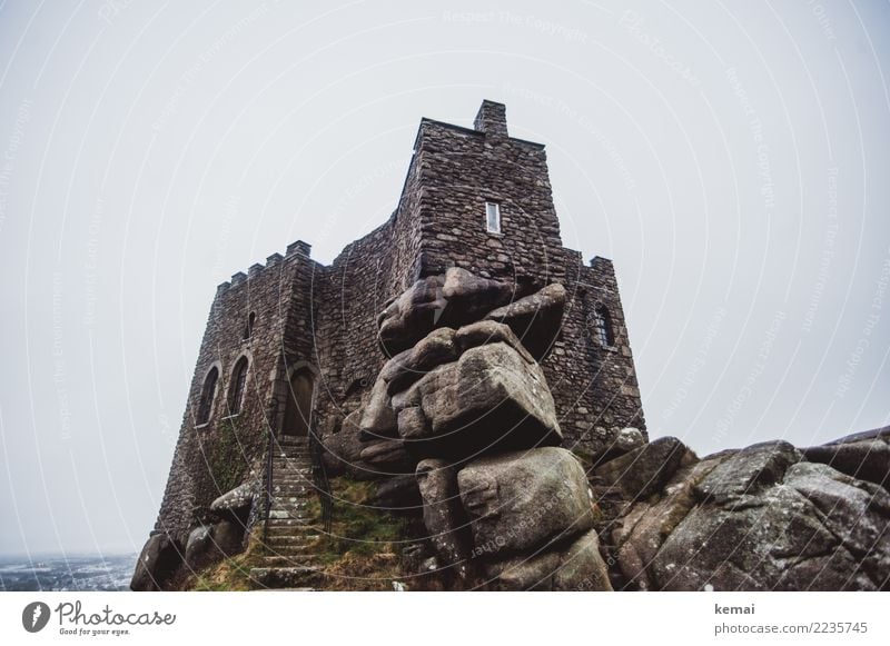 Old castle Ferien & Urlaub & Reisen Ausflug Abenteuer Sightseeing Himmel Wolken Winter Wetter Regen Insel England Burg oder Schloss Stein alt authentisch