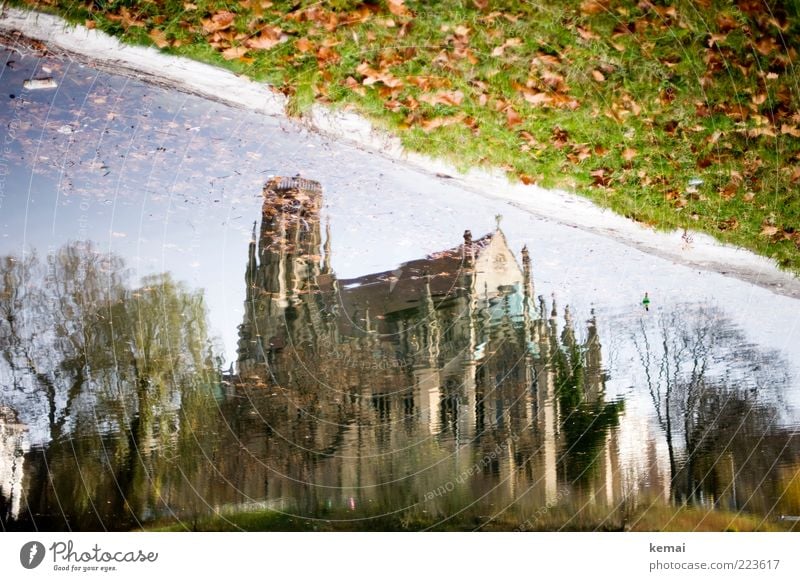 Feuerseekirche Himmel Herbst Pflanze Baum Blatt Wiese Seeufer Teich Kirche Park Bauwerk Gebäude Architektur Fassade Turm Sehenswürdigkeit nass