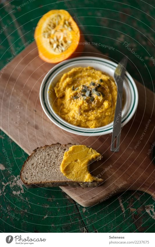 Zeit für eine Stulle Lebensmittel Gemüse Teigwaren Backwaren Brot Aufstrich Kürbis Kürbiskern Brotbelag Brotscheibe Ernährung Essen Abendessen Bioprodukte