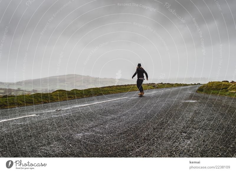 Skate Lifestyle Stil Zufriedenheit Freizeit & Hobby Spielen Abenteuer Ferne Freiheit Skateboarding Mensch Erwachsene Leben 1 Landschaft Himmel Wolken Wetter