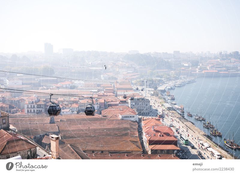 Teleférico de Gaia Stadt Hafenstadt Sehenswürdigkeit Verkehrsmittel Personenverkehr Seilbahn außergewöhnlich Bekanntheit hoch Porto gaia Portugal Farbfoto