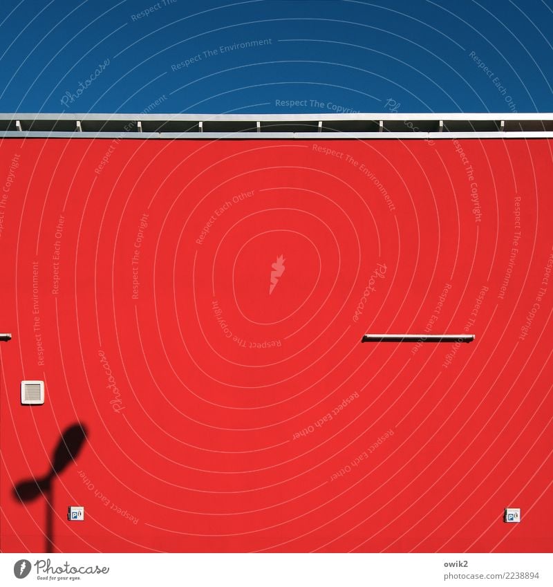 Farbenfroh Wolkenloser Himmel Schönes Wetter Bauwerk Einkaufszentrum Supermarkt Mauer Wand Fassade leuchten einfach gigantisch groß hell blau rot Stress