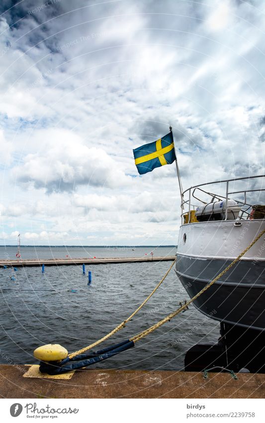 Der Schwedenkutter hat festgemacht Ferien & Urlaub & Reisen Meer Himmel Wolken Horizont Wind Ostsee Hafen Schifffahrt Fischerboot Seil Fahne Schwimmen & Baden