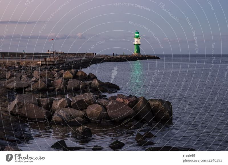 Mole an der Ostseeküste in Warnemünde Erholung Ferien & Urlaub & Reisen Tourismus Meer Natur Landschaft Wasser Wolken Felsen Küste Leuchtturm Architektur