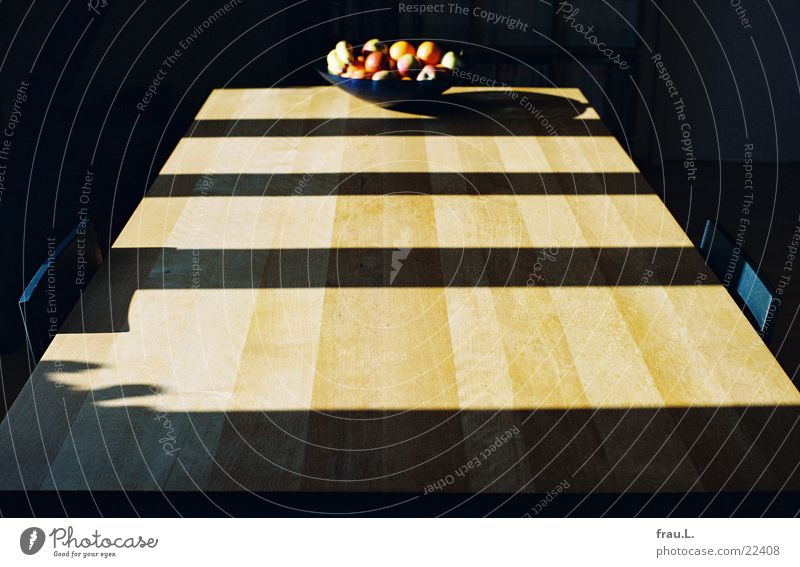 Tafel-Obst Obstschale Holz Licht Muster Tisch Stuhl Sonnenlicht Wohnung streng Unschärfe Häusliches Leben Möbel Frucht Schatten Linie