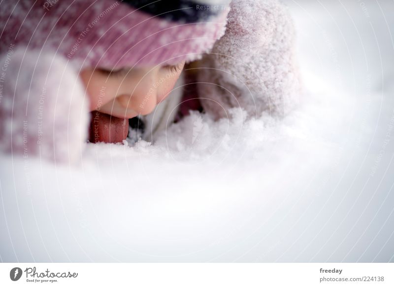 So schmeckt der Winter Freude Kinderspiel Ferien & Urlaub & Reisen Schnee Winterurlaub Kleinkind Mädchen Kindheit Leben Gesicht Mund 1 Mensch 3-8 Jahre